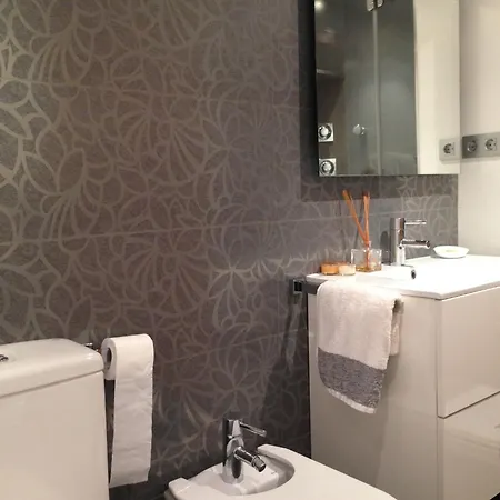 The White Lilies Apartment *